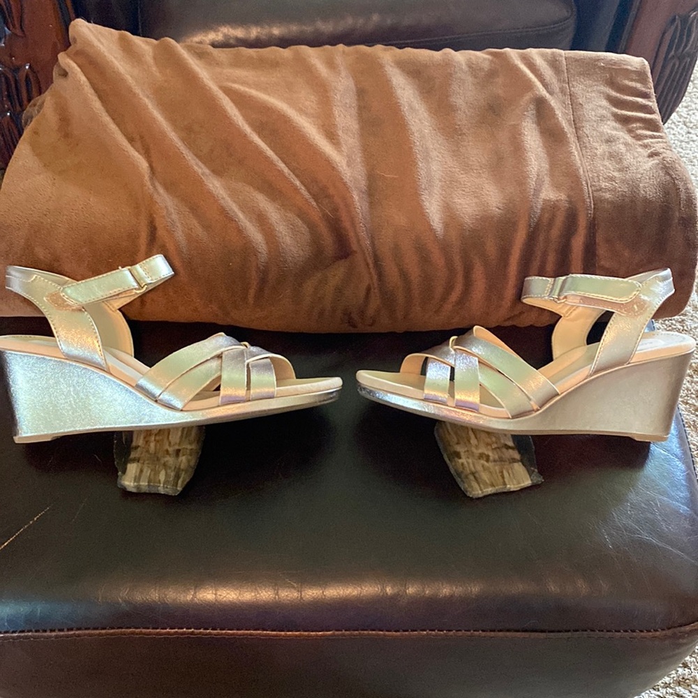 Clark’s 3” strappy sandals in soft gold w/velcro closure.